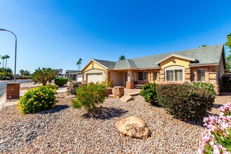 7002 E Exmoor Dr in Mesa, AZ - Building Photo - Building Photo