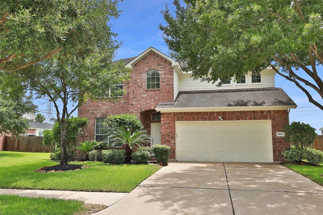 9603 Red Rugosa Dr in Houston, TX - Building Photo