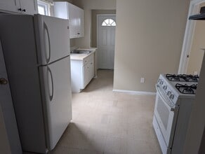 136 Duffy Ave in Hicksville, NY - Foto de edificio - Building Photo