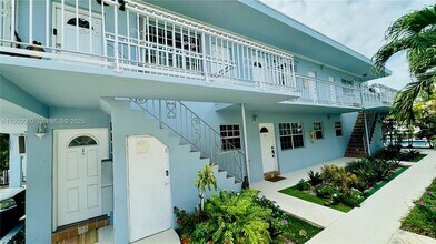 8000 Tatum Waterway Dr in Miami, FL - Building Photo - Building Photo