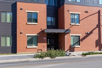 Brickstones at Riverbend in Des Moines, IA - Building Photo - Building Photo