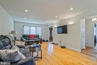 212 Lafayette Ave in Magnolia, NJ - Foto de edificio - Building Photo
