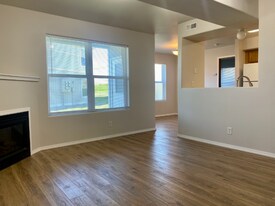 6305 Chapel Hill Blvd, Unit N-201 in Pasco, WA - Building Photo