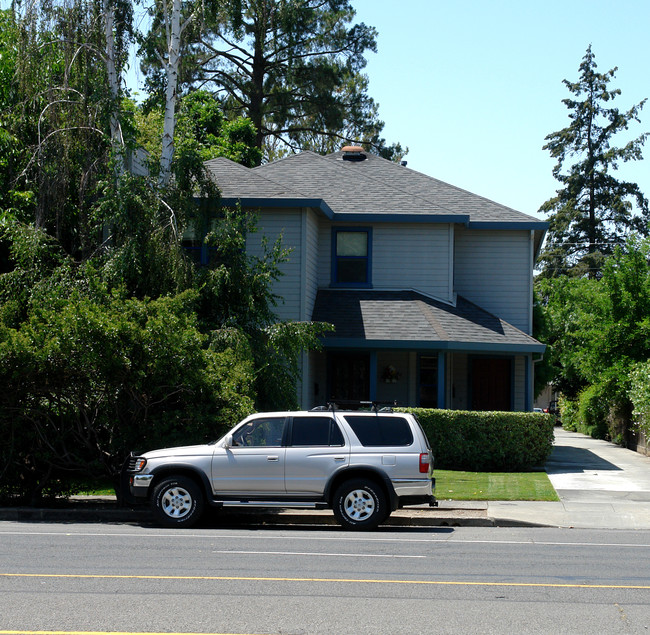 819-823 Broadway in Sonoma, CA - Foto de edificio - Building Photo