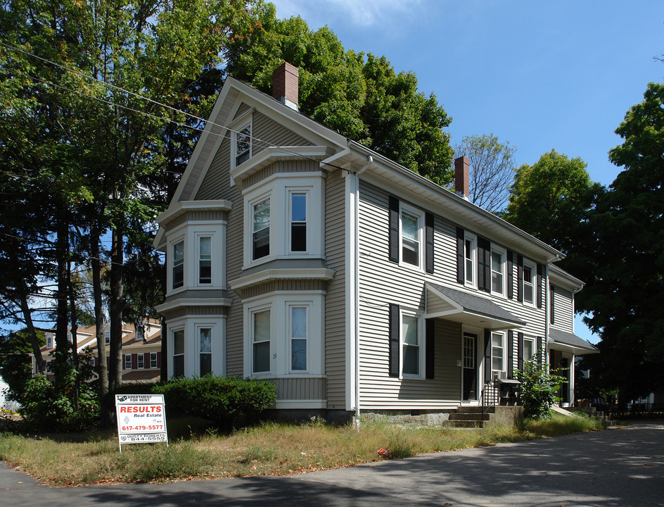 28 Pond St in Weymouth, MA - Building Photo