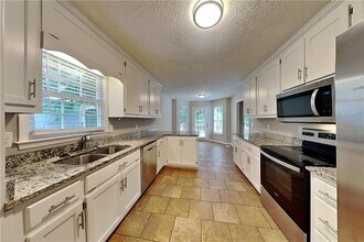 501 Brooksdale Dr in Woodstock, GA - Building Photo - Building Photo