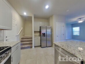 7237 Halo Falls St in North Las Vegas, NV - Foto de edificio - Building Photo