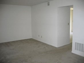 Parkwood Place Apartments in Hazelwood, MO - Building Photo - Interior Photo