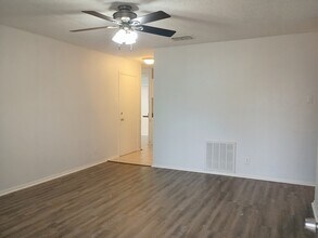 9742 Hidden Rock in San Antonio, TX - Building Photo - Building Photo