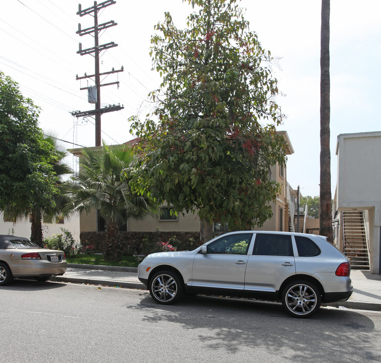 1058 Justin Ave in Glendale, CA - Foto de edificio