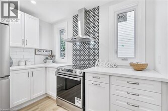 10 Comet Ave in Hamilton, ON - Building Photo - Building Photo