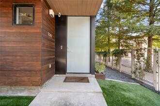 2202 Whitney St in Houston, TX - Building Photo - Building Photo