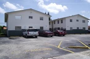 138 W 12th St in Hialeah, FL - Building Photo - Building Photo