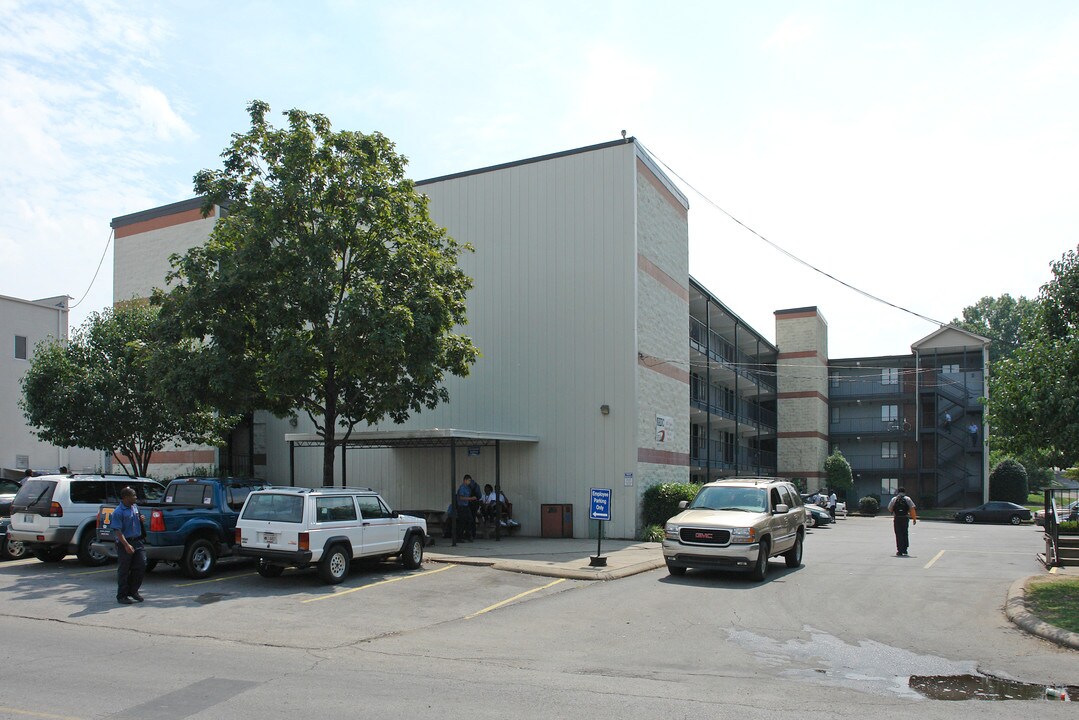 Nashville Auto-Diesel College in Nashville, TN - Foto de edificio