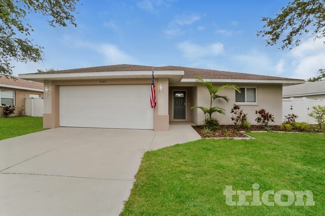 2707 95th St E in Palmetto, FL - Building Photo