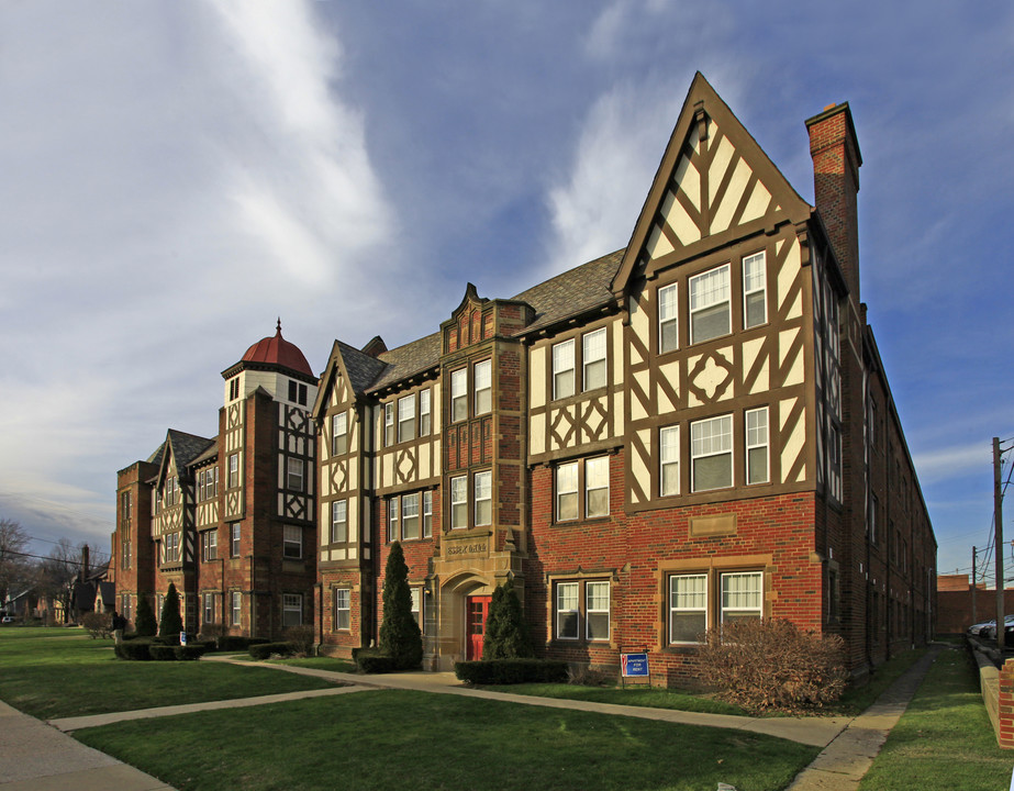 Essex-Morley Apartments in Cleveland Heights, OH - Building Photo