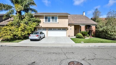 8563 Amazon River Cir-Unit -Main House in Fountain Valley, CA - Foto de edificio - Building Photo