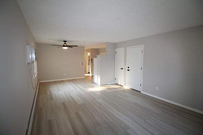 630 W 1st St, Unit 4 in Chaska, MN - Foto de edificio - Building Photo