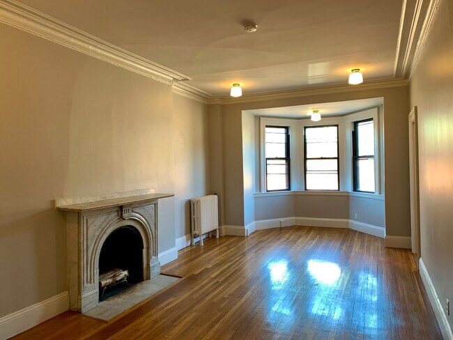 140 Marlborough St, Unit 3f in Boston, MA - Building Photo - Building Photo