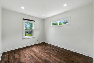 1111 S Washington St in Wheaton, IL - Foto de edificio - Building Photo