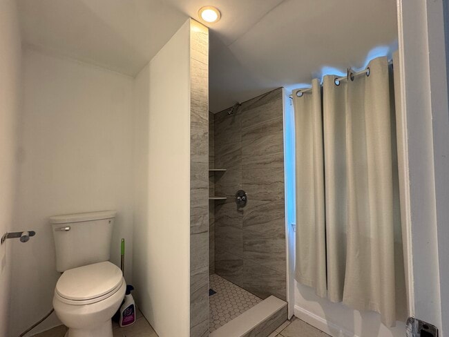 41 Young Dixon Way in Stamford, CT - Building Photo - Building Photo