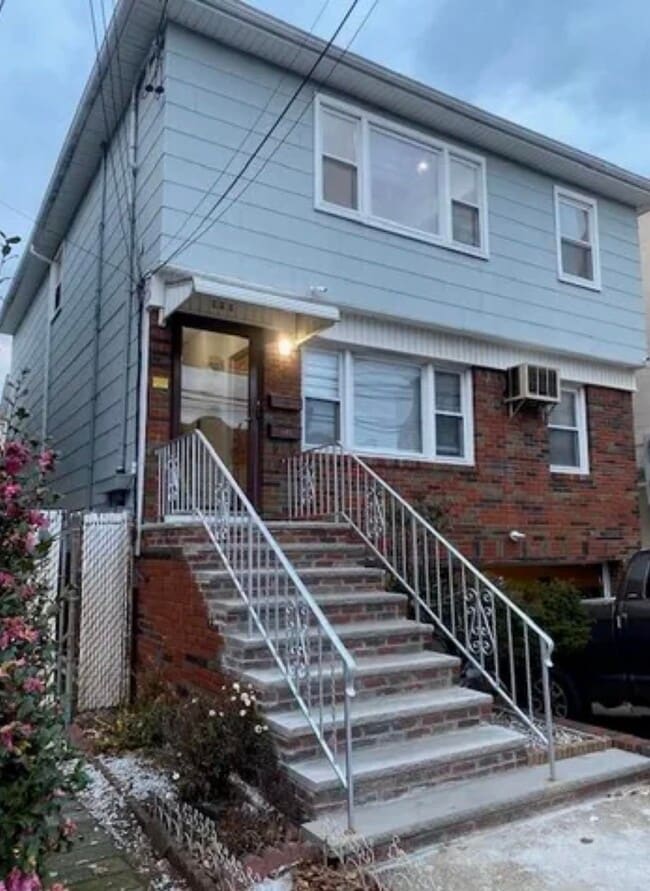 property at 121 Mallory Ave