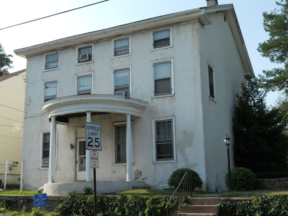 201 Bridge St in Spring City, PA - Building Photo