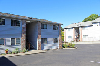 4604-4650 NE Hancock St in Portland, OR - Building Photo - Building Photo