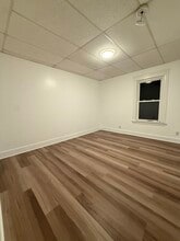 242 4th Ave, Unit 2 in Woonsocket, RI - Building Photo - Building Photo