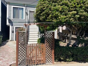 2047 20th Ave, Unit 2047 in Oakland, CA - Foto de edificio - Building Photo