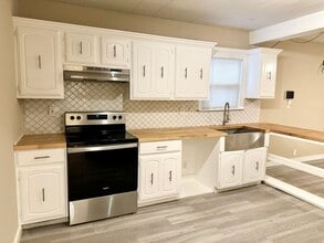 211 E Bonner Ave in San Antonio, TX - Building Photo - Building Photo