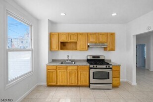 793 E 19th St, Unit 1 in Paterson, NJ - Building Photo