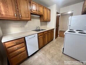 11 Brattle Dr, Unit 2 in Arlington, MA - Building Photo - Building Photo