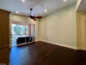 1160 Reserve Way in Naples, FL - Foto de edificio - Building Photo