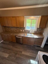 2811 Simpson Ave in Hoquiam, WA - Building Photo - Building Photo