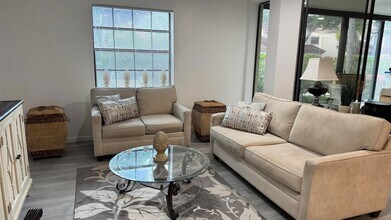 5195 Europa Dr, Unit H in Boynton Beach, FL - Foto de edificio - Building Photo