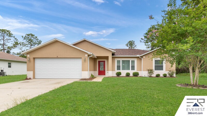 16 Pinelynn Dr in Palm Coast, FL - Building Photo