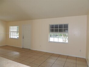 2225 Laura Ln in West Palm Beach, FL - Building Photo - Building Photo