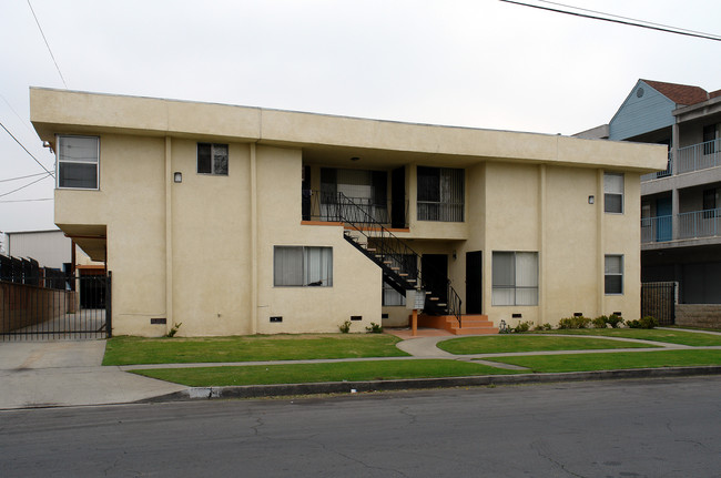 233 E Buckthorn St in Inglewood, CA - Foto de edificio - Building Photo