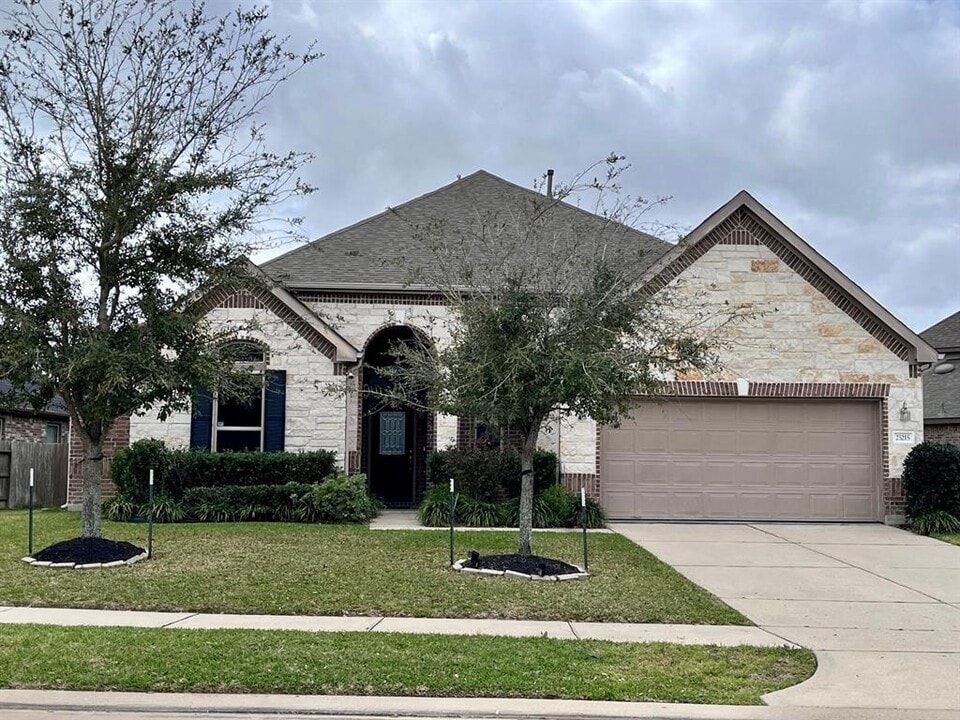25215 Quiet Run Trail in Richmond, TX - Building Photo