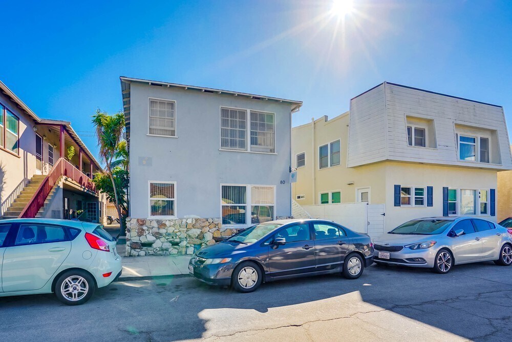 80 Bennett Ave in Long Beach, CA - Building Photo