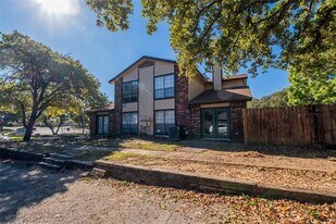675 Harbor Dr N in Azle, TX - Building Photo