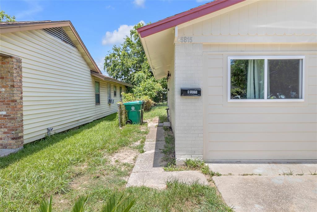 5815 Schevers St in Houston, TX - Building Photo