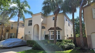 1256 NW 110th Ave in Plantation, FL - Foto de edificio - Building Photo