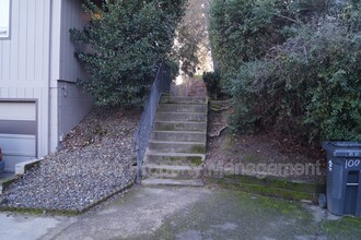 1007 NW C St in Grants Pass, OR - Foto de edificio - Building Photo