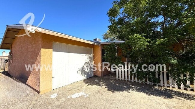 12982 Mohawk Rd in Apple Valley, CA - Building Photo - Building Photo