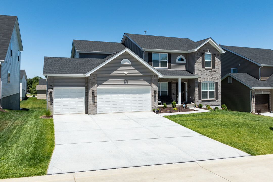 Celtic Meadows in Manchester, MO - Building Photo