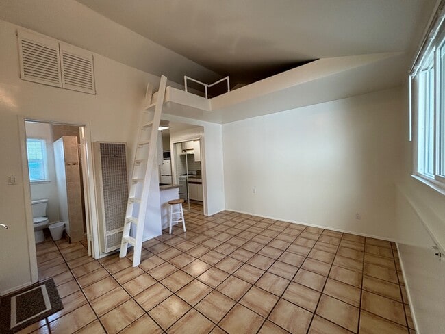 244 Monterey Blvd, Unit rear