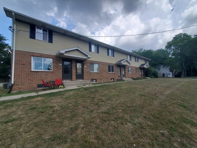 5906 Christie Ave SE, Unit 5910 in Kentwood, MI - Foto de edificio - Building Photo