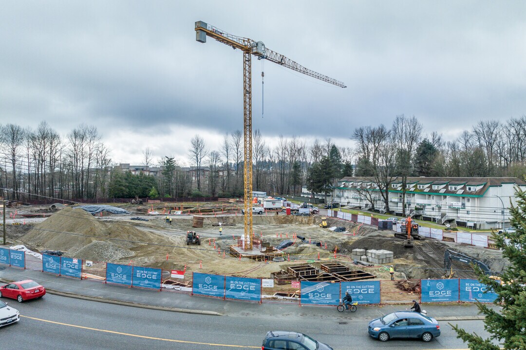 2428-2492 Kingsway Av in Port Coquitlam, BC - Building Photo